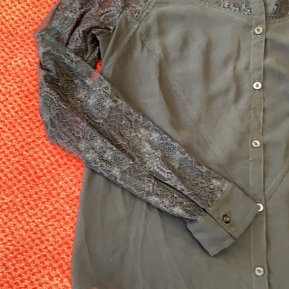 BOGO Free 👋🏽 Tilden black lace blouse - Picture 2 of 6